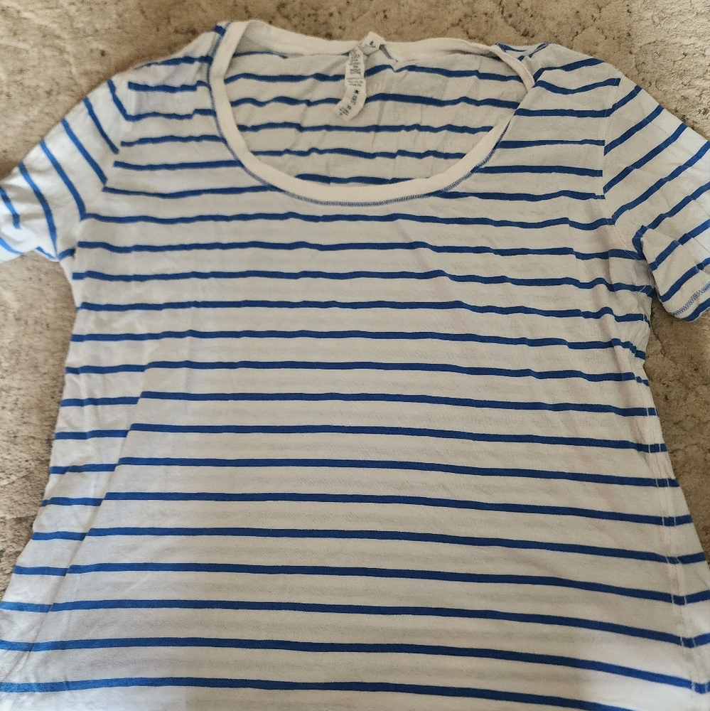 Lululemon Tee